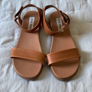 Steve Madden ✨Meghan Flat Sandal✨
